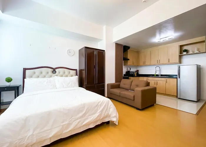Luxe At Avant At The With 55 Inches Smart Tv Apartahotel Manila